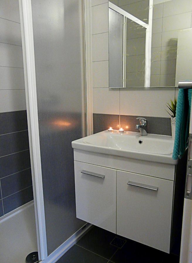 Apartments By The Sea Drvenik Donja Vala, Makarska - 6756 Екстериор снимка