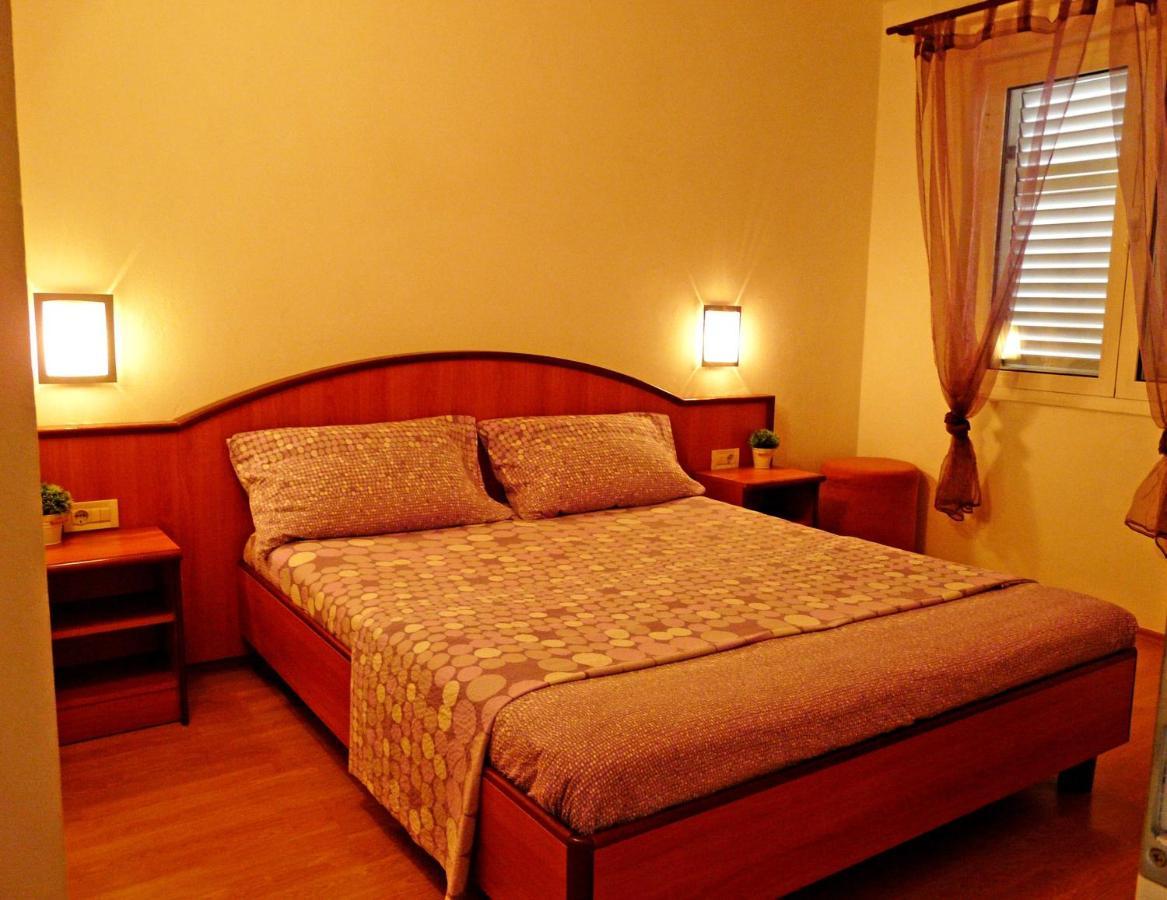 Apartments By The Sea Drvenik Donja Vala, Makarska - 6756 Екстериор снимка